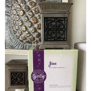 Scentsy Full size warmer and plug in Jane